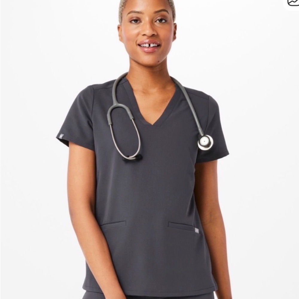 Figs Casma Short Sleeve V-Neck Top in Charcoal